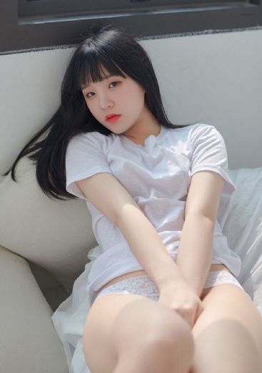 女人裸露双乳给男人喂奶文_BD英语全集免费观看