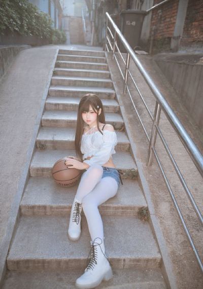 国产美女免费国产_720高清免费观看