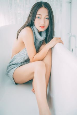 边亲边把手放衣服里发出声音_剧情片电影完整版在线观看